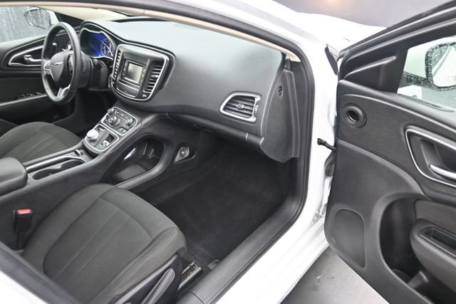 Used 2016 Chrysler 200 Limited w/ Convenience Group FWD image 9