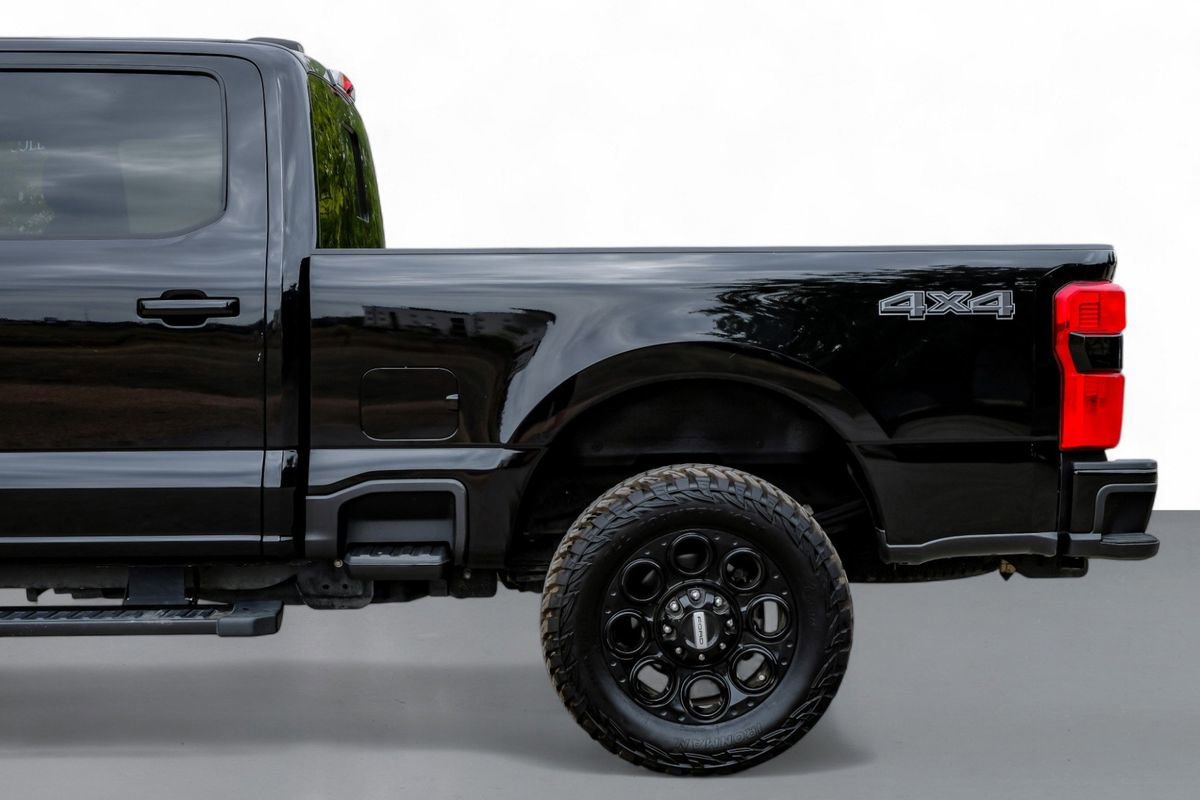 Used 2023 Ford F250 Lariat w/ Black Appearance Package image 11