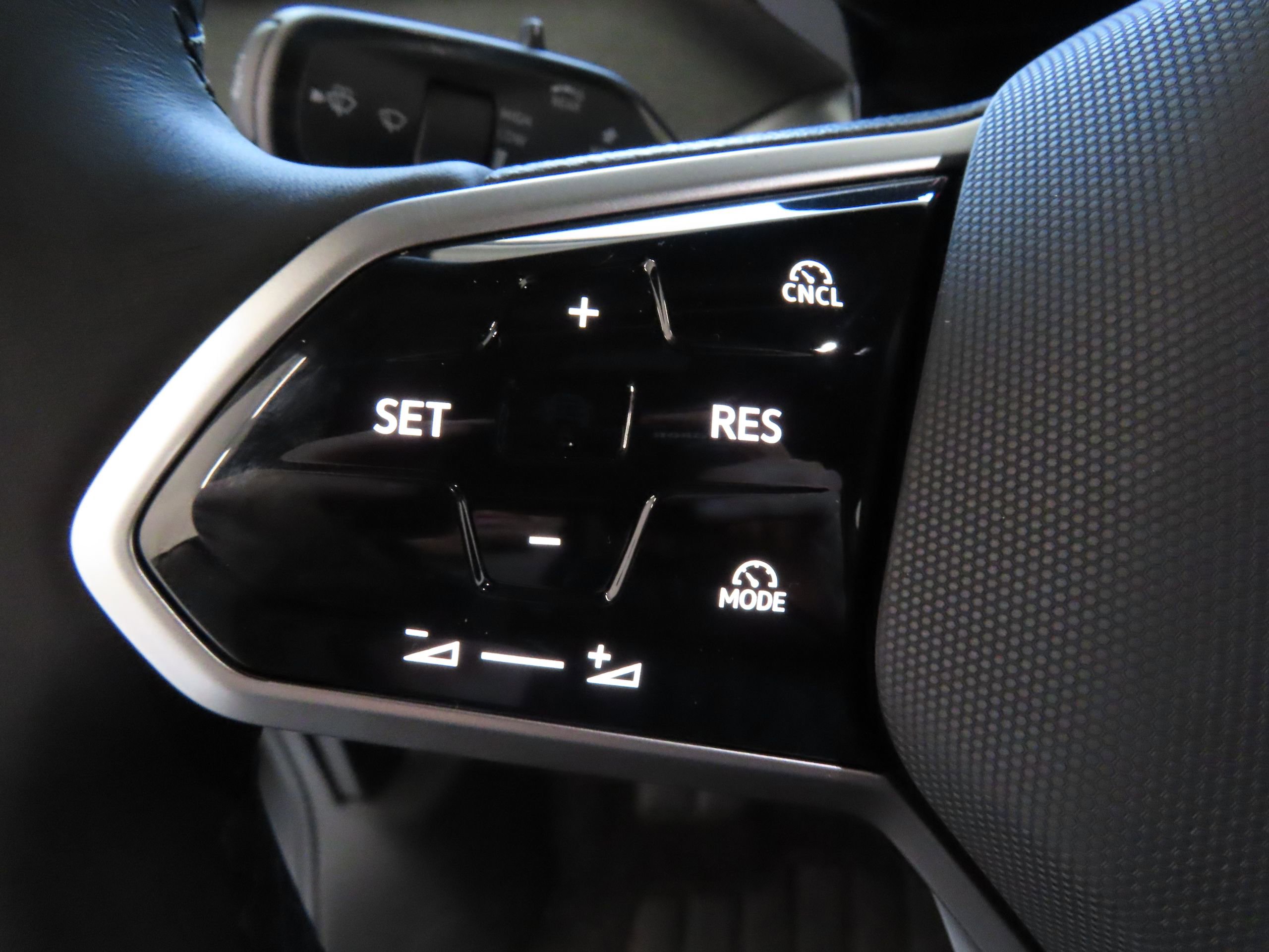 New 2025 Volkswagen ID. Buzz Pro S image 14