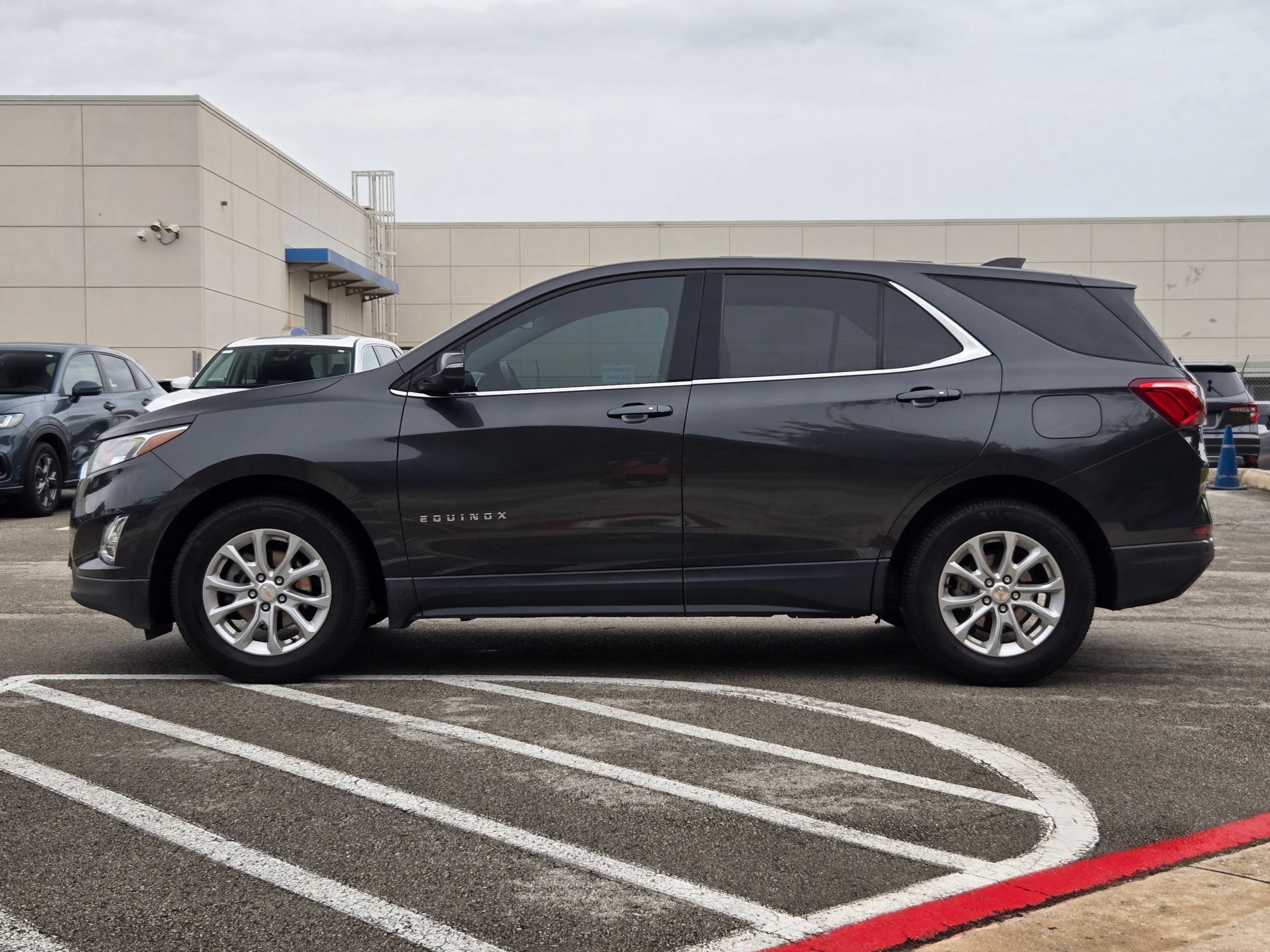 Used 2019 Chevrolet Equinox LT FWD image 2