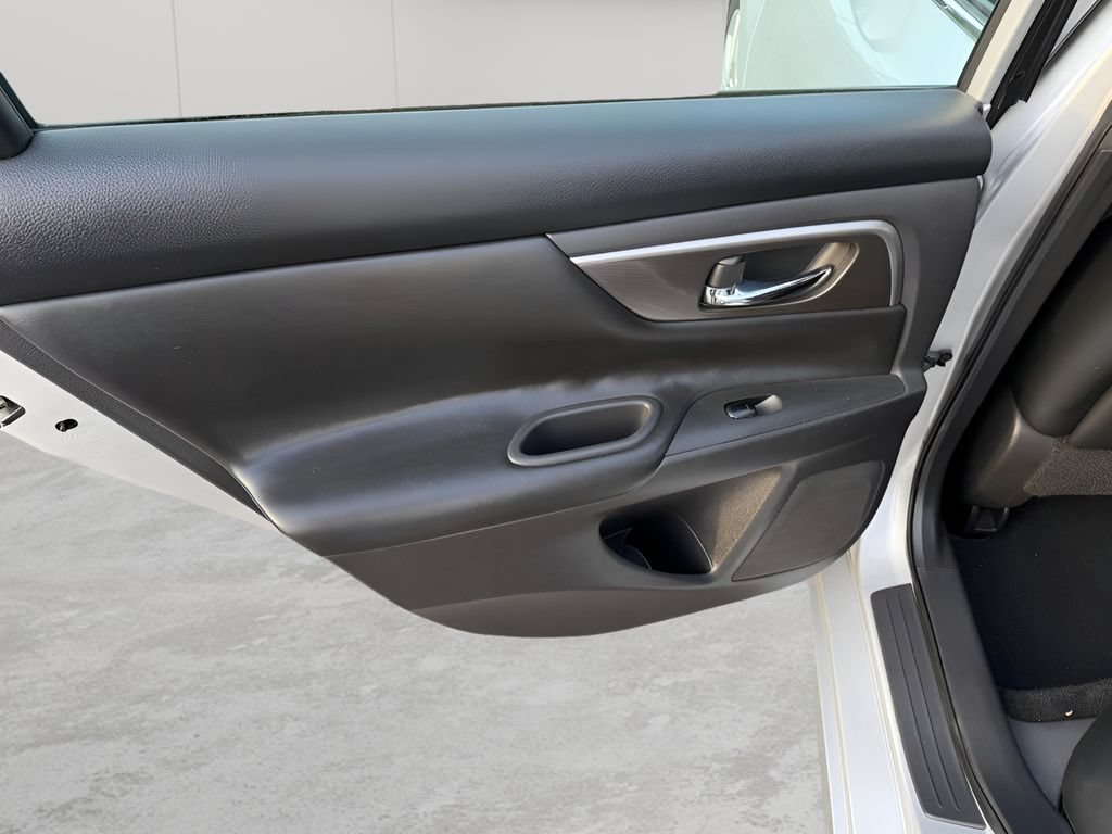 Used 2015 Nissan Altima 3.5 SL FWD image 12