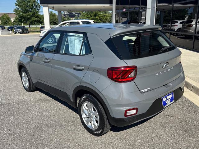 Used 2021 Hyundai Venue SE FWD image 6