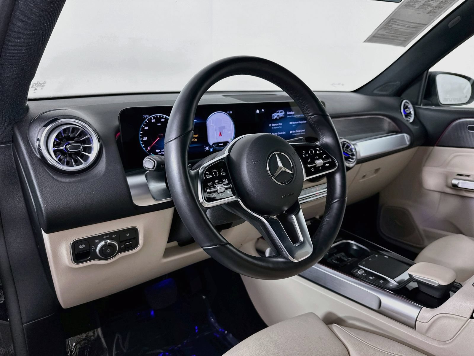 Used 2023 Mercedes-Benz EQB 300 4MATIC w/ Exclusive Package image 9