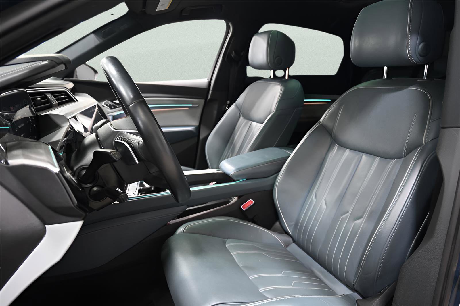 Used 2020 Audi e-tron Prestige w/ Prestige Package image 12