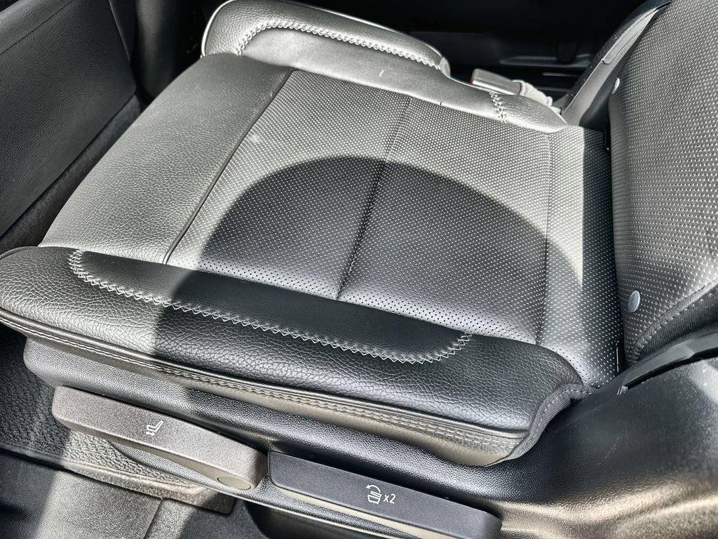 Used 2023 GMC Yukon XL Denali RWD image 17
