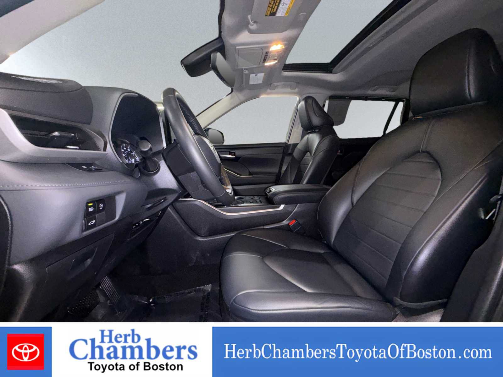 Used 2023 Toyota Highlander XLE AWD/4WD image 6