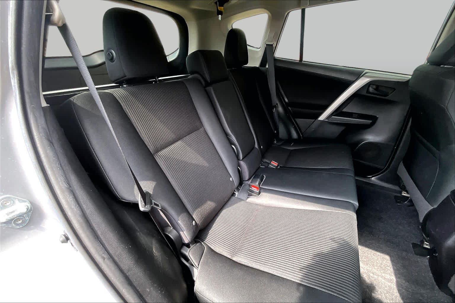 Used 2017 Toyota RAV4 LE FWD image 21
