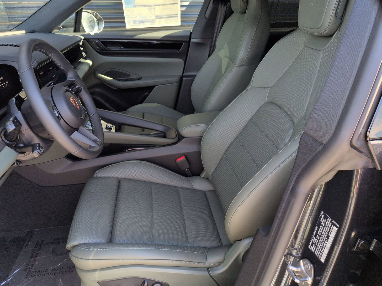 Used 2026 Porsche Macan Electric image 3