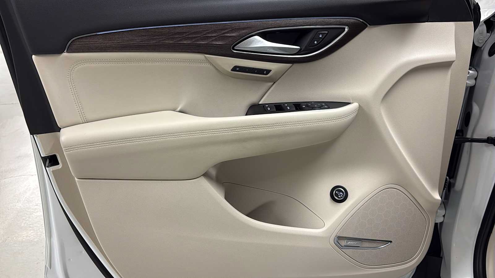 Used 2023 Buick Envision Avenir AWD/4WD image 13