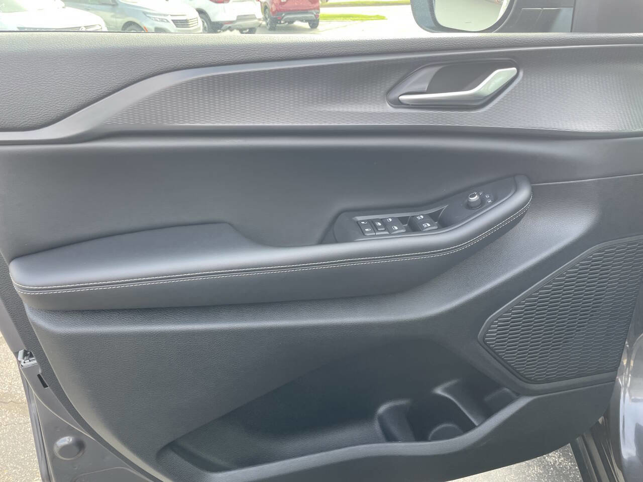 Used 2024 Jeep Grand Cherokee L Laredo w/ Luxury Tech Group I AWD/4WD image 15