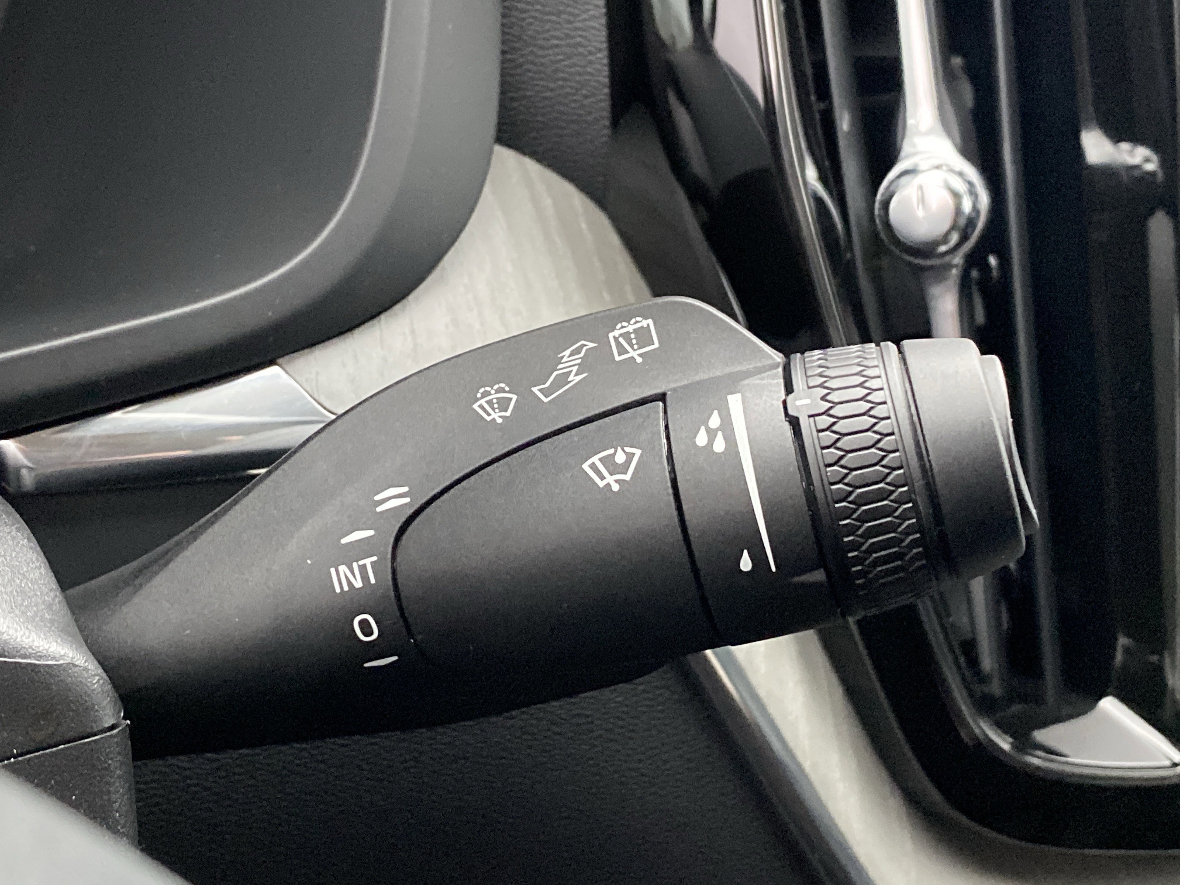 Used 2025 Volvo XC60 B5 Plus image 29