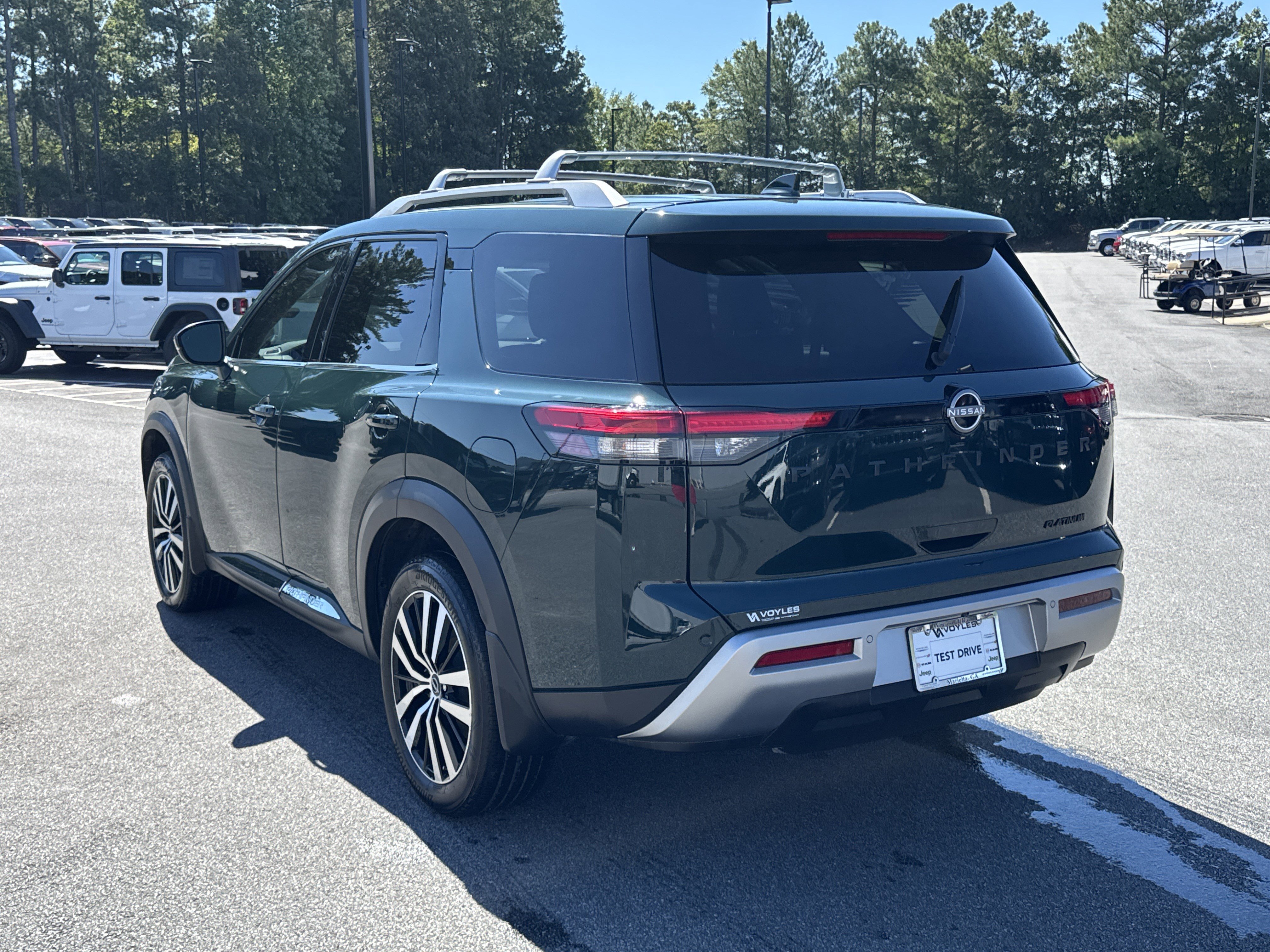 Used 2023 Nissan Pathfinder Platinum image 6