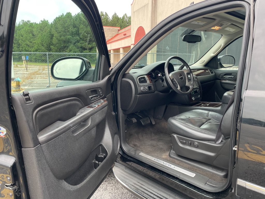 Used 2012 GMC Yukon XL Denali RWD image 13