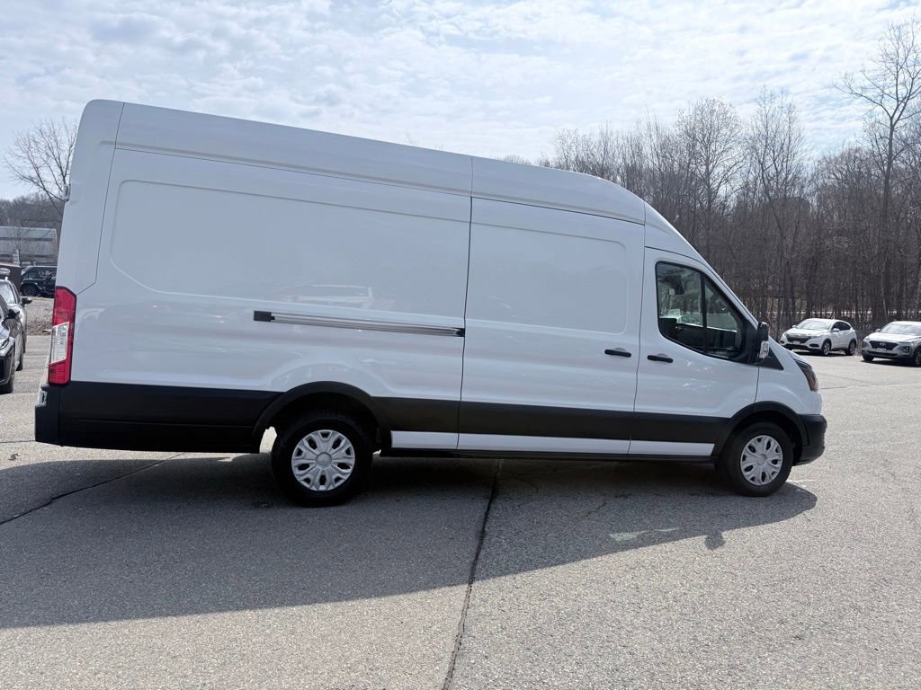 Used 2022 Ford E-Transit 148 High Roof Extended image 8