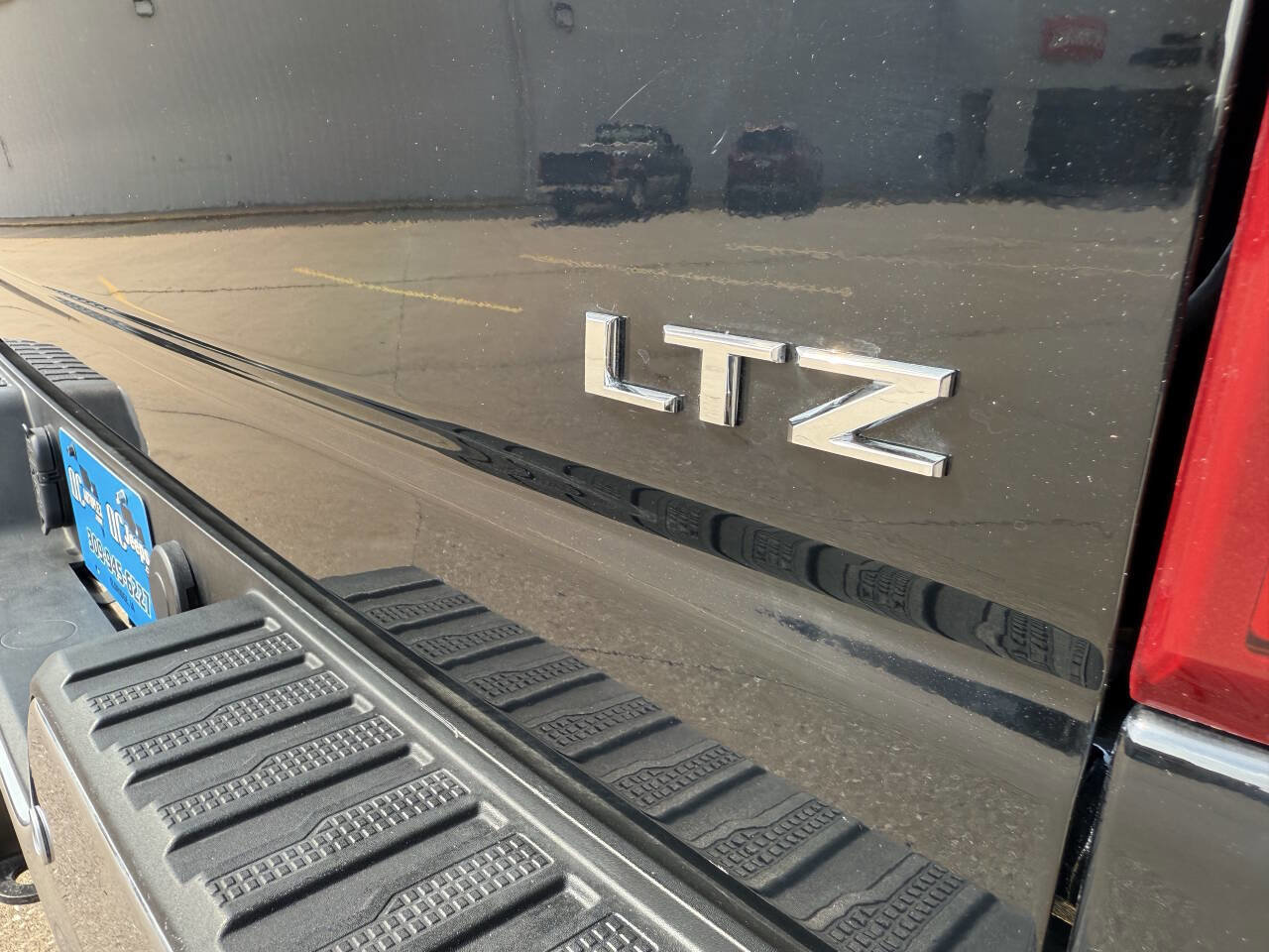 Used 2024 Chevrolet Silverado 2500 LTZ w/ LTZ Premium Package image 23