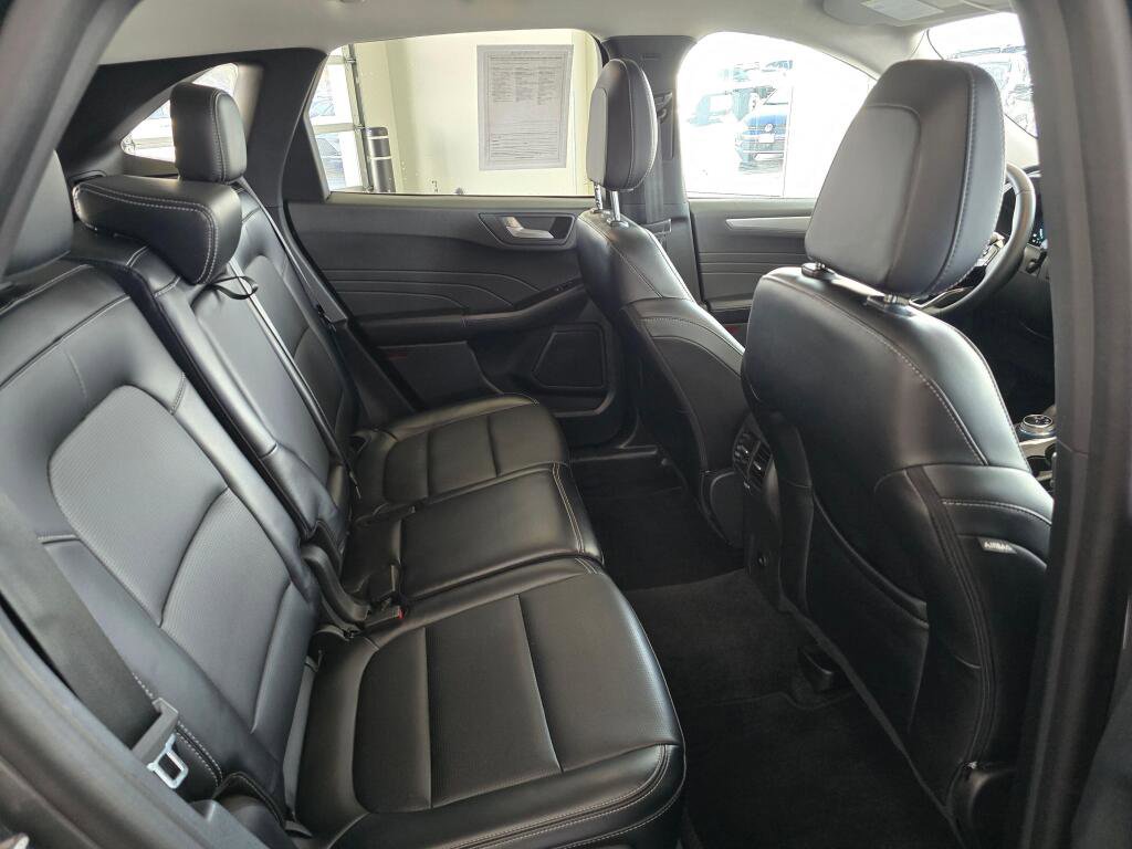 Used 2024 Ford Escape Platinum AWD/4WD image 39