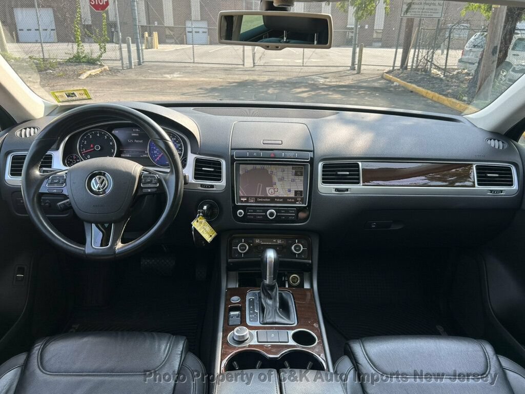 Used 2015 Volkswagen Touareg VR6 AWD/4WD image 30