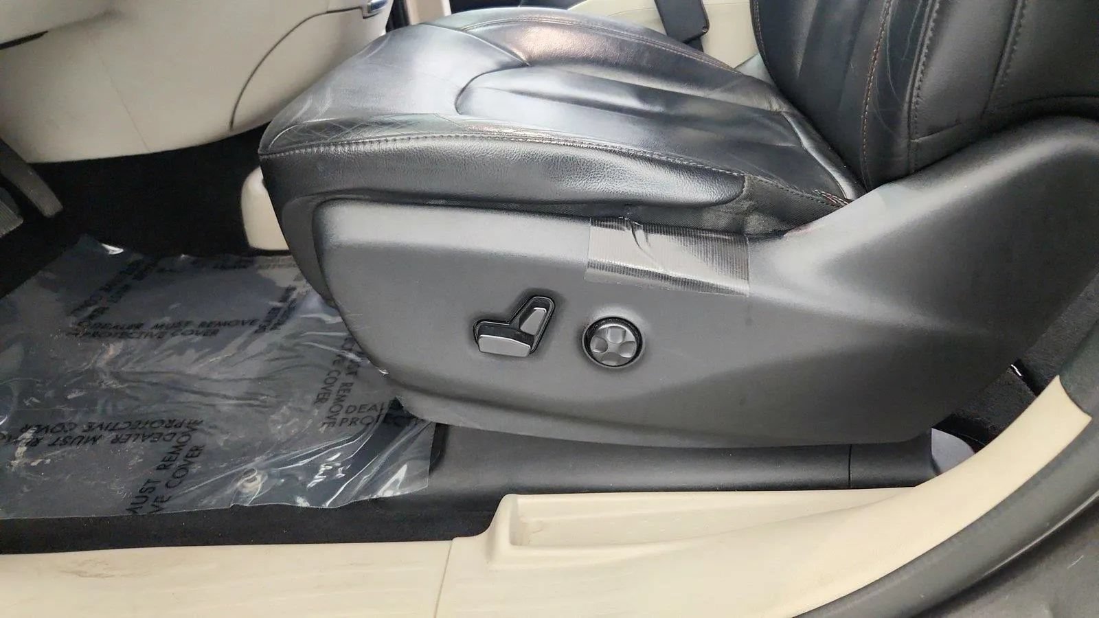 Used 2017 Chrysler Pacifica Touring-L FWD image 19