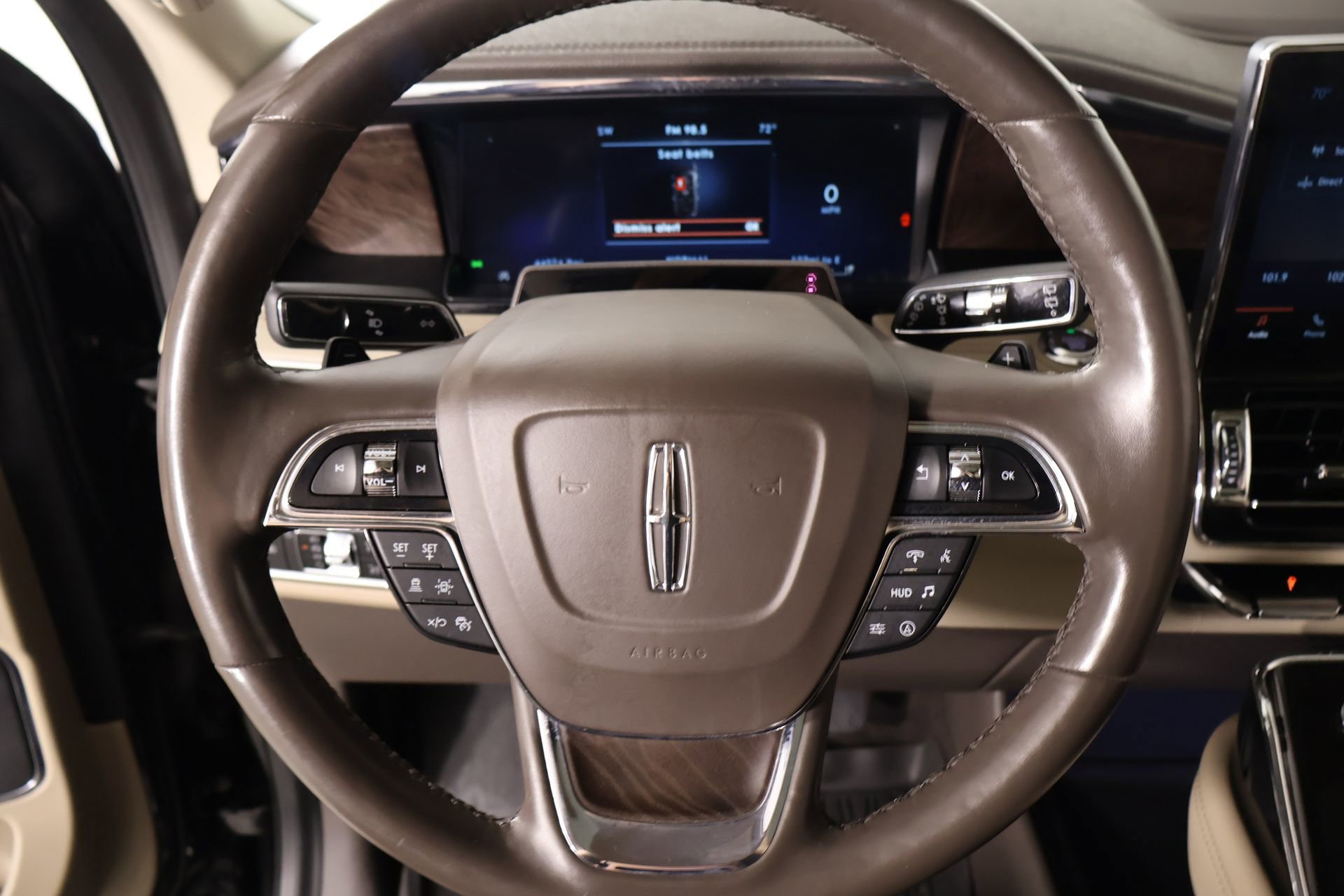 Used 2022 Lincoln Navigator Reserve image 3