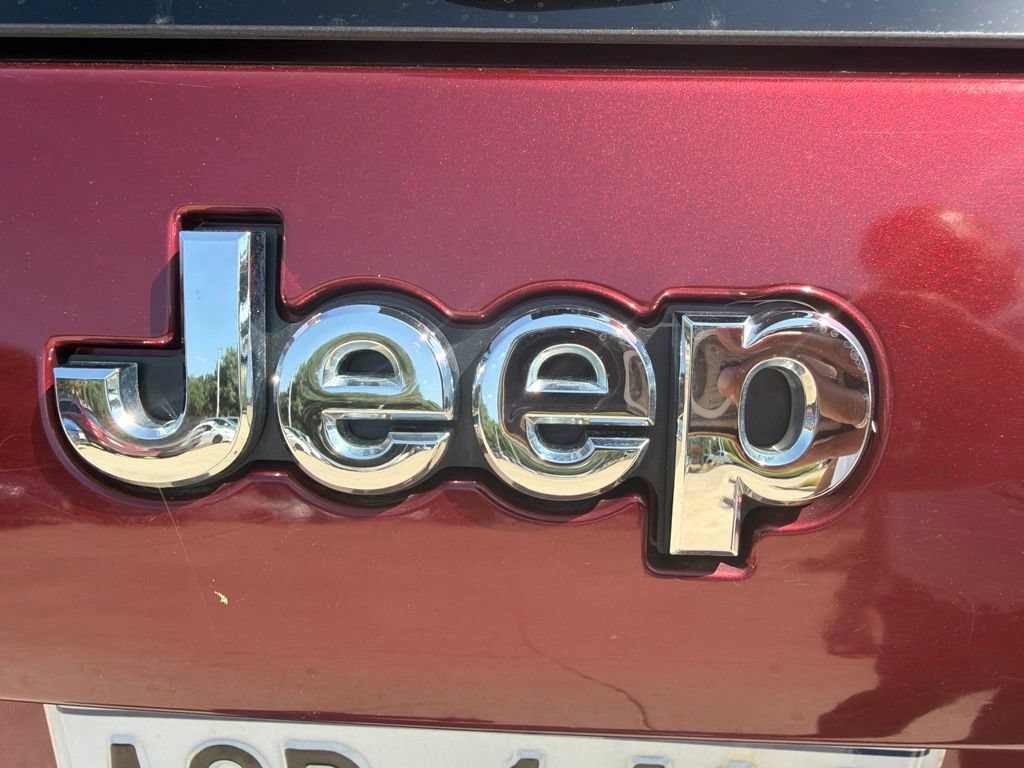 Used 2019 Jeep Cherokee Latitude Plus w/ Comfort/Convenience Group AWD/4WD image 13