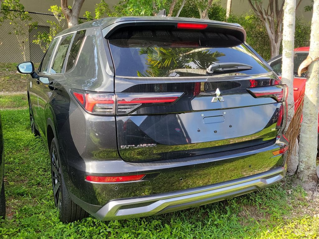 New 2025 Mitsubishi Outlander SE image 3