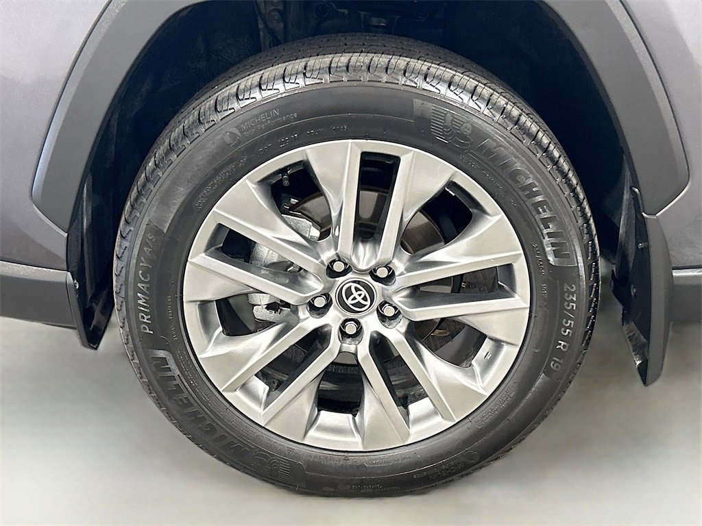 Used 2025 Toyota RAV4 XLE Premium image 28