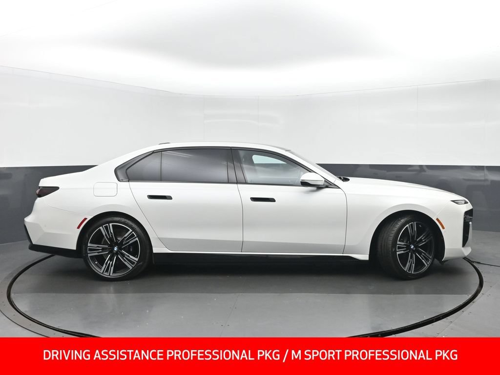 Used 2023 BMW i7 xDrive60 AWD/4WD image 2
