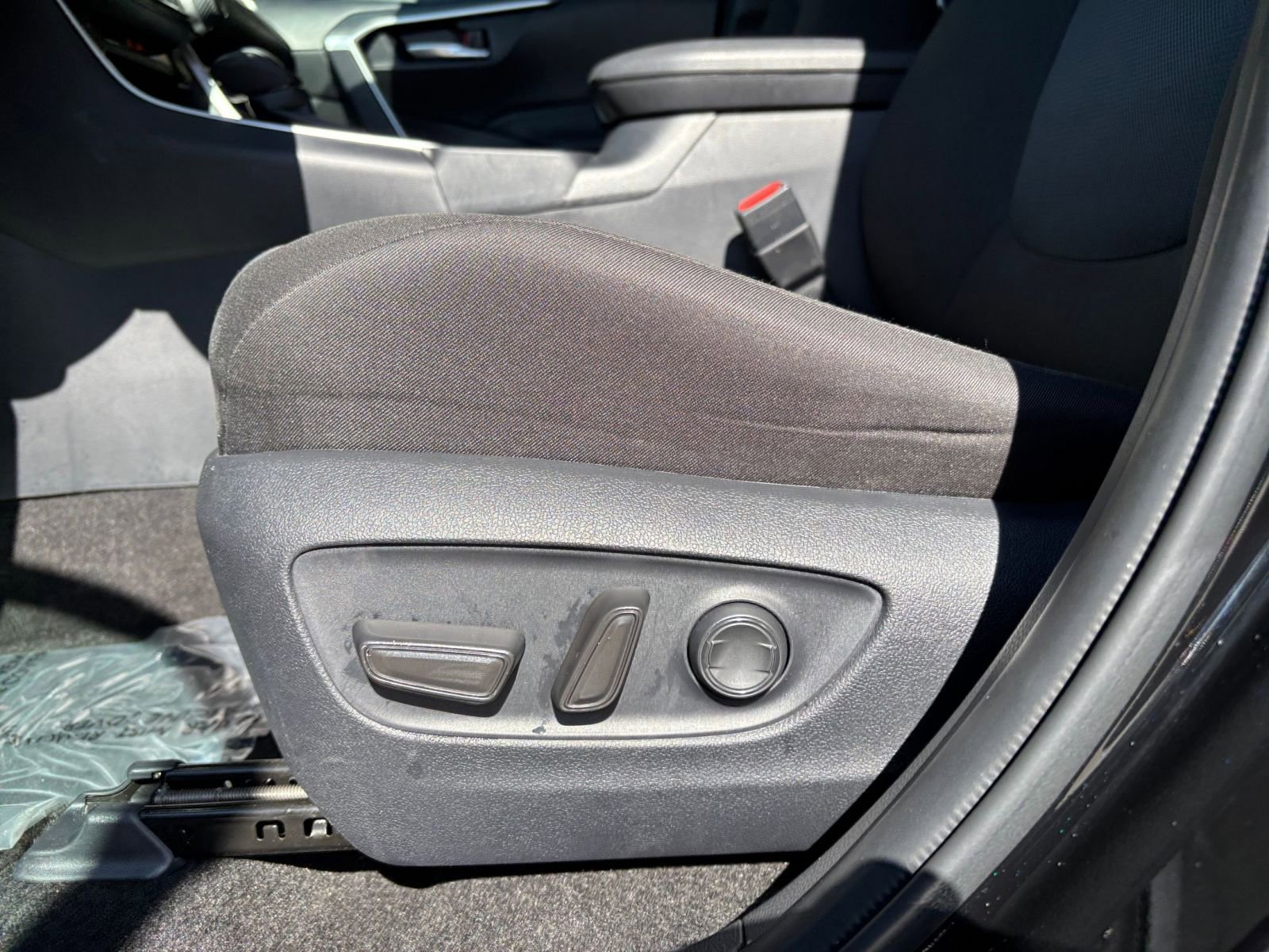 Used 2025 Toyota RAV4 XLE image 23