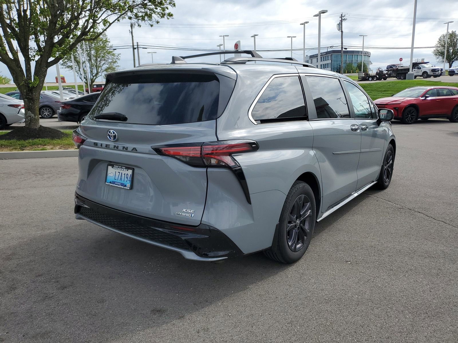 Used 2024 Toyota Sienna XSE image 4