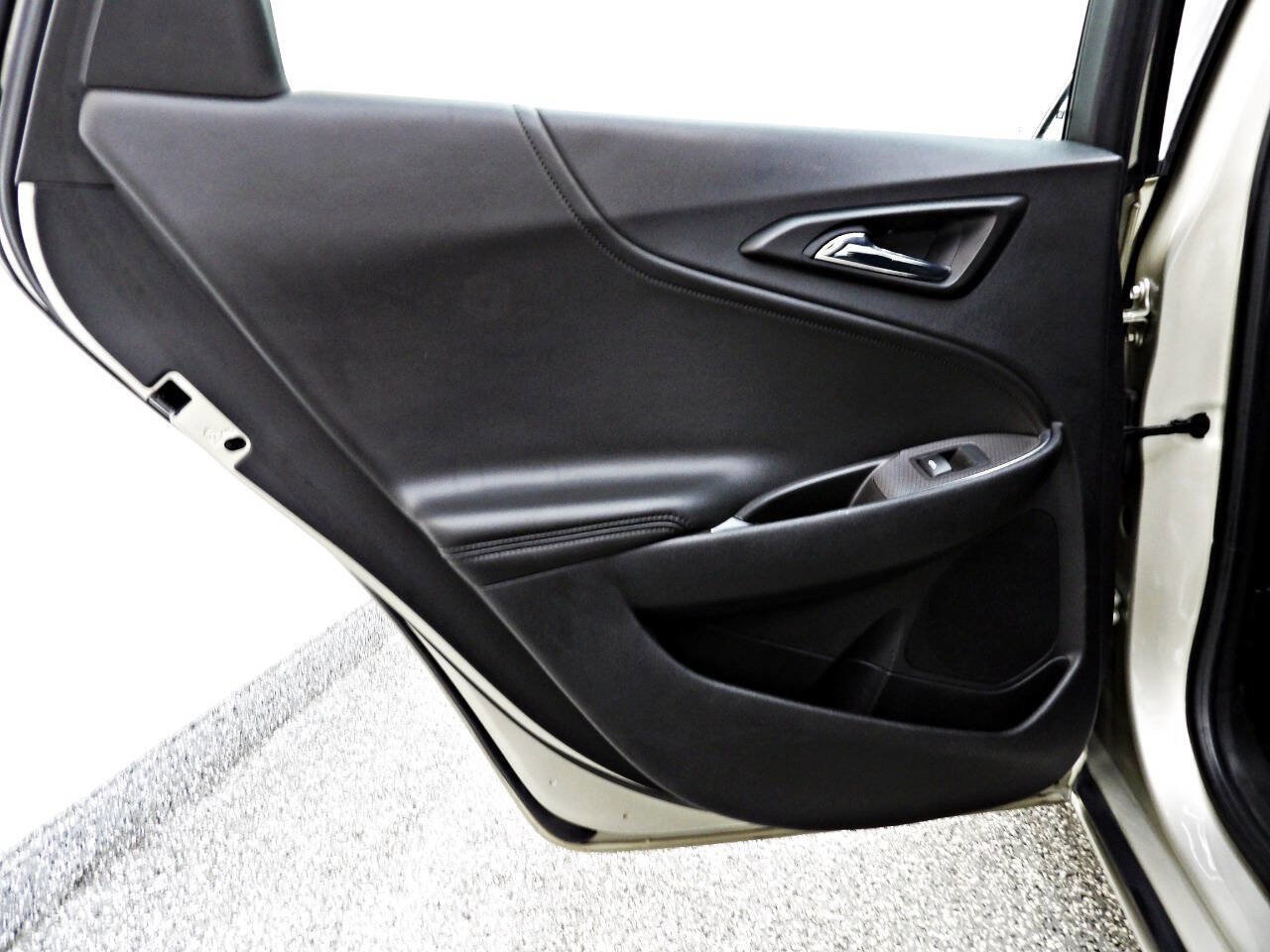 Used 2016 Chevrolet Malibu Hybrid w/ Leather Package image 9