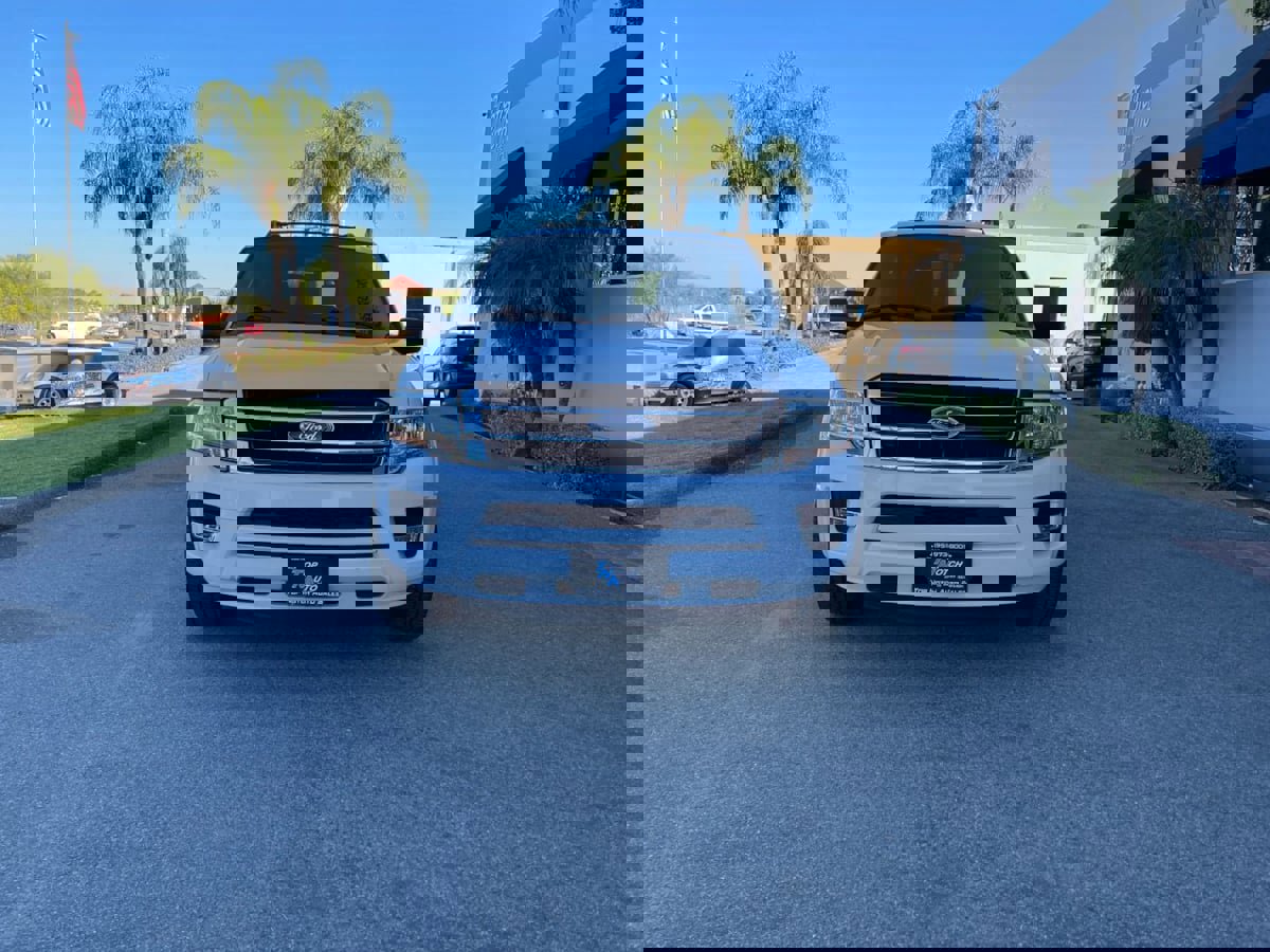 Used 2017 Ford Expedition XLT w/ Equipment Group 202A image 2