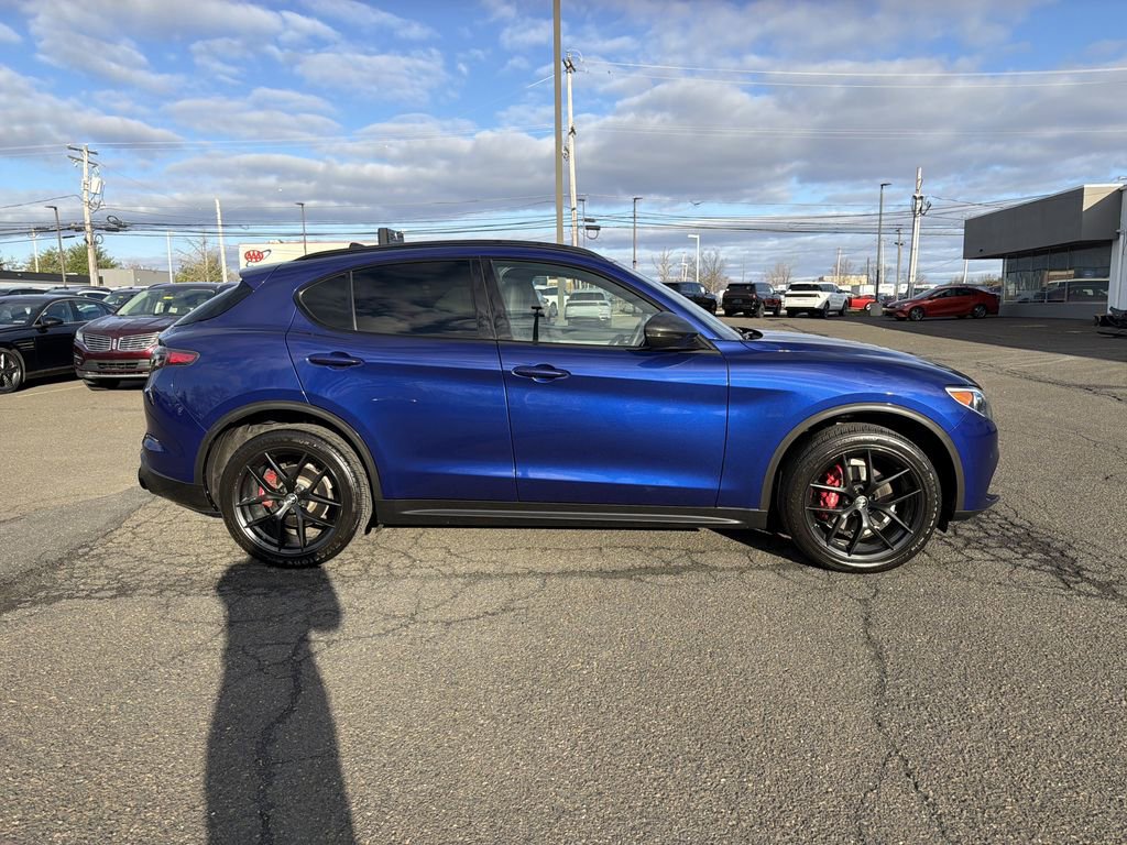 Used 2021 Alfa Romeo Stelvio Ti Sport image 6