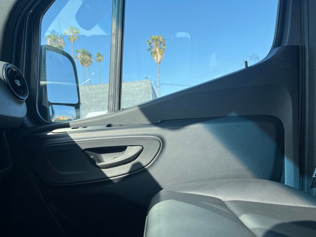 Used 2024 Mercedes-Benz Sprinter 2500 image 15