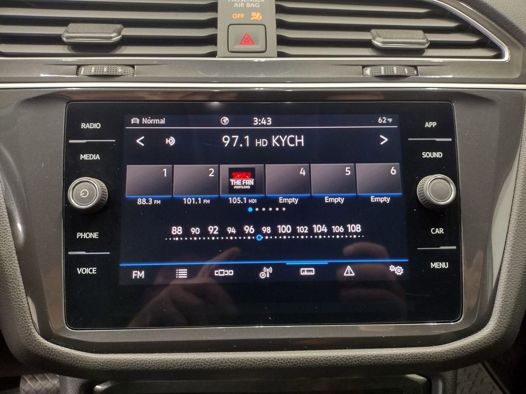 Certified 2024 Volkswagen Tiguan SE image 29