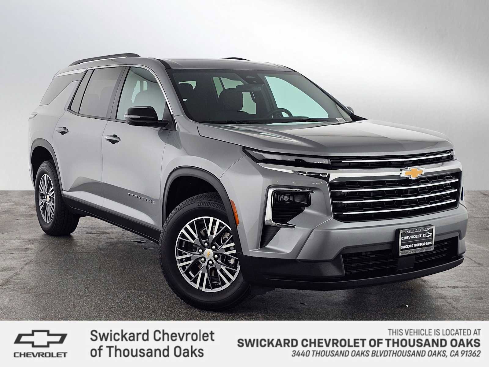 Used 2026 Chevrolet Traverse LT FWD image 1