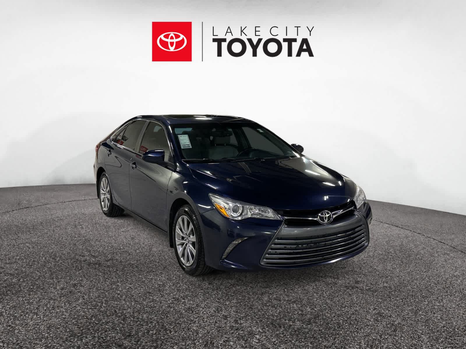 Used 2017 Toyota Camry XLE FWD image 13