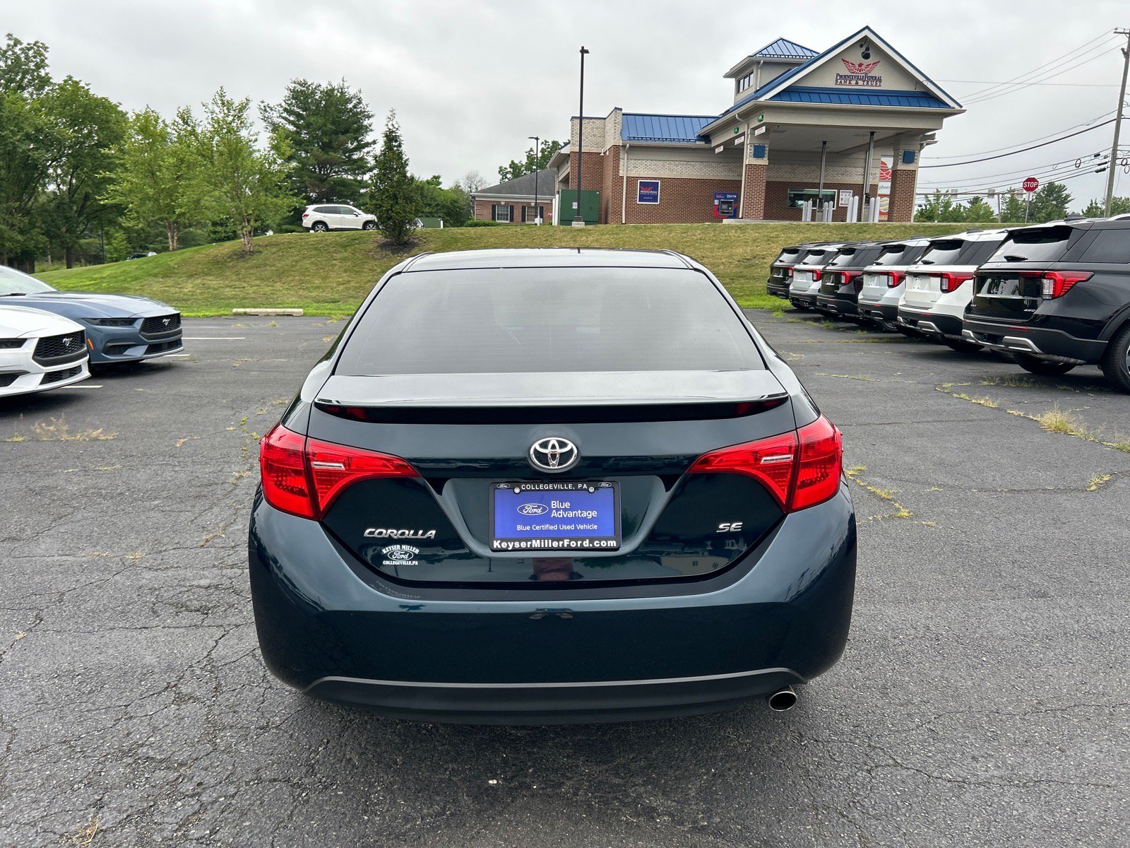 Used 2017 Toyota Corolla SE w/ Carpet Mat Package (TMS) FWD image 11