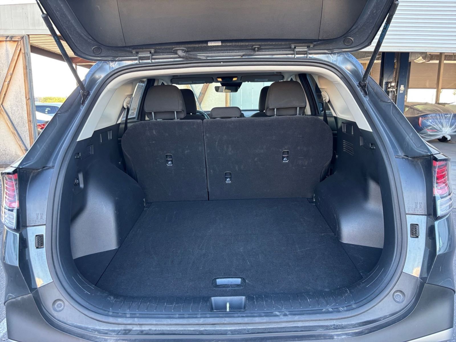 Used 2025 Kia Sportage LX FWD image 30