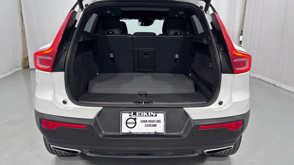Used 2019 Volvo XC40 T5 R-Design image 28