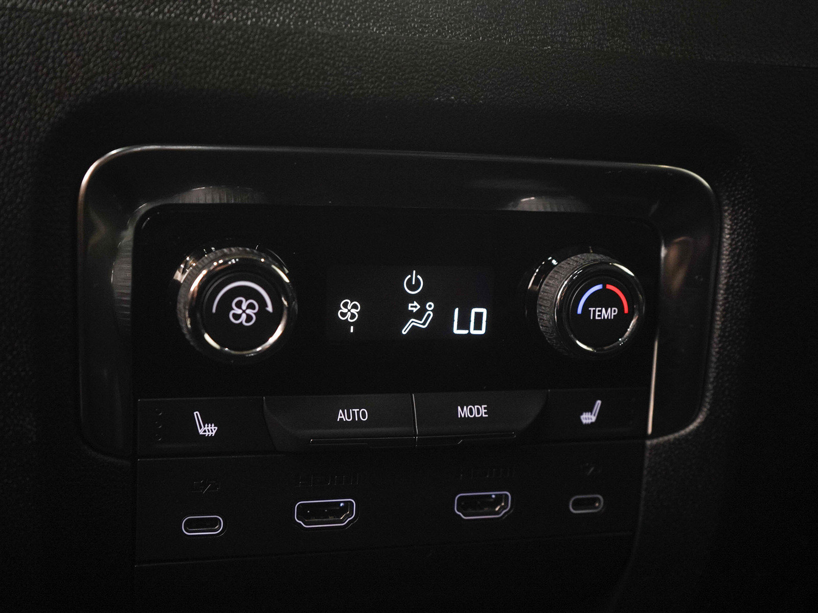 Used 2025 Chevrolet Tahoe Premier AWD/4WD image 18