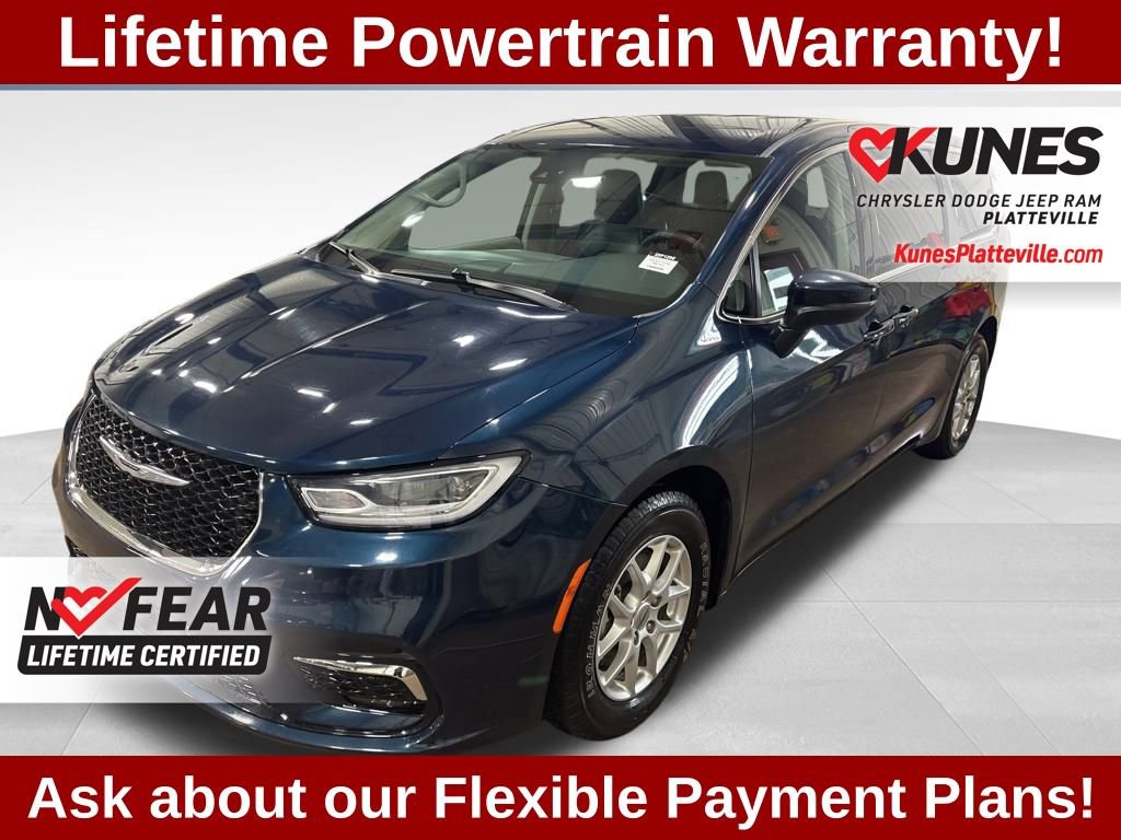 Used 2023 Chrysler Pacifica Touring-L image 5