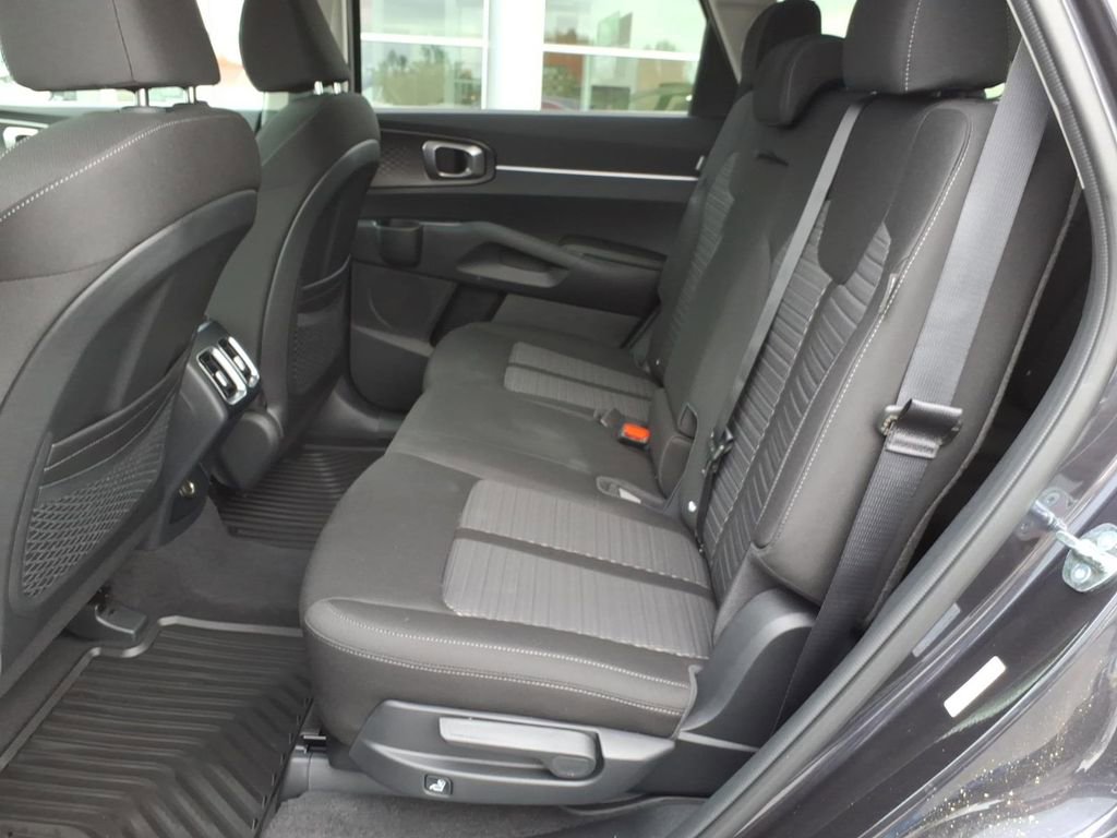 New 2026 Kia Sorento LX FWD image 9