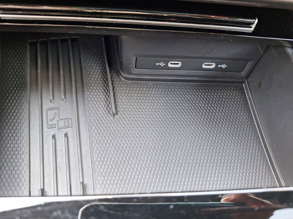 Used 2025 Volkswagen Atlas Cross Sport SE image 17