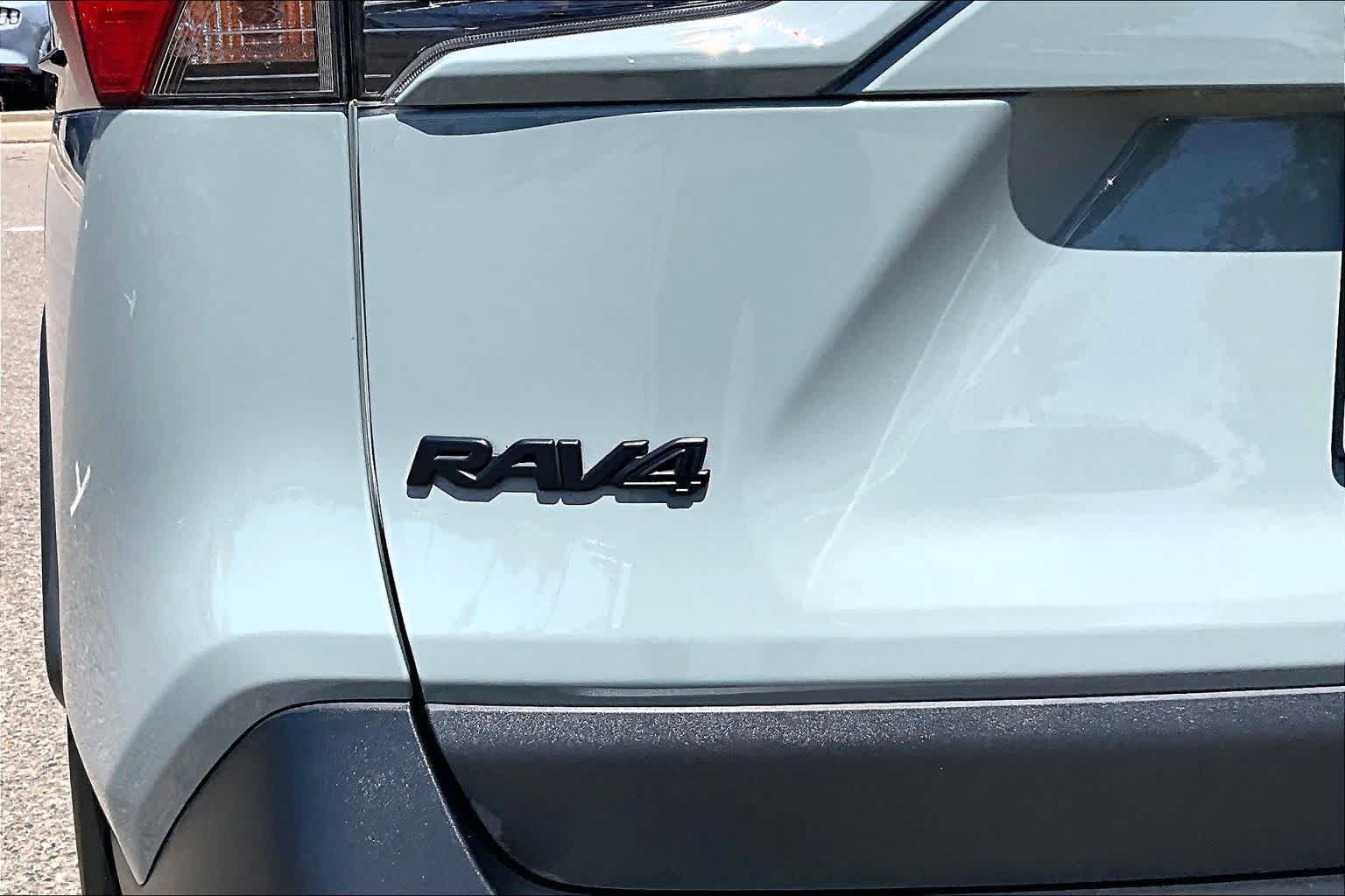 Certified 2022 Toyota RAV4 XLE w/ Convenience Package FWD image 9