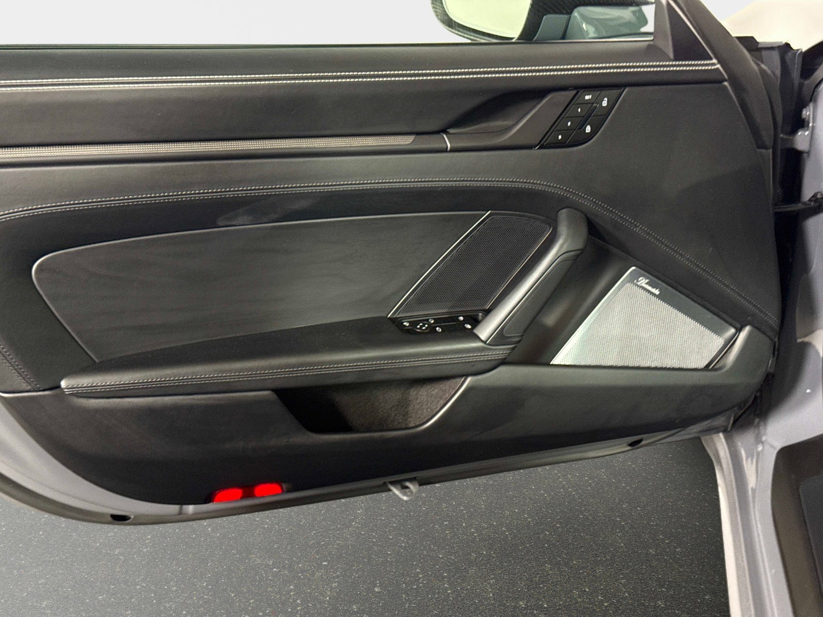 Used 2025 Porsche 911 Targa 4 GTS image 32