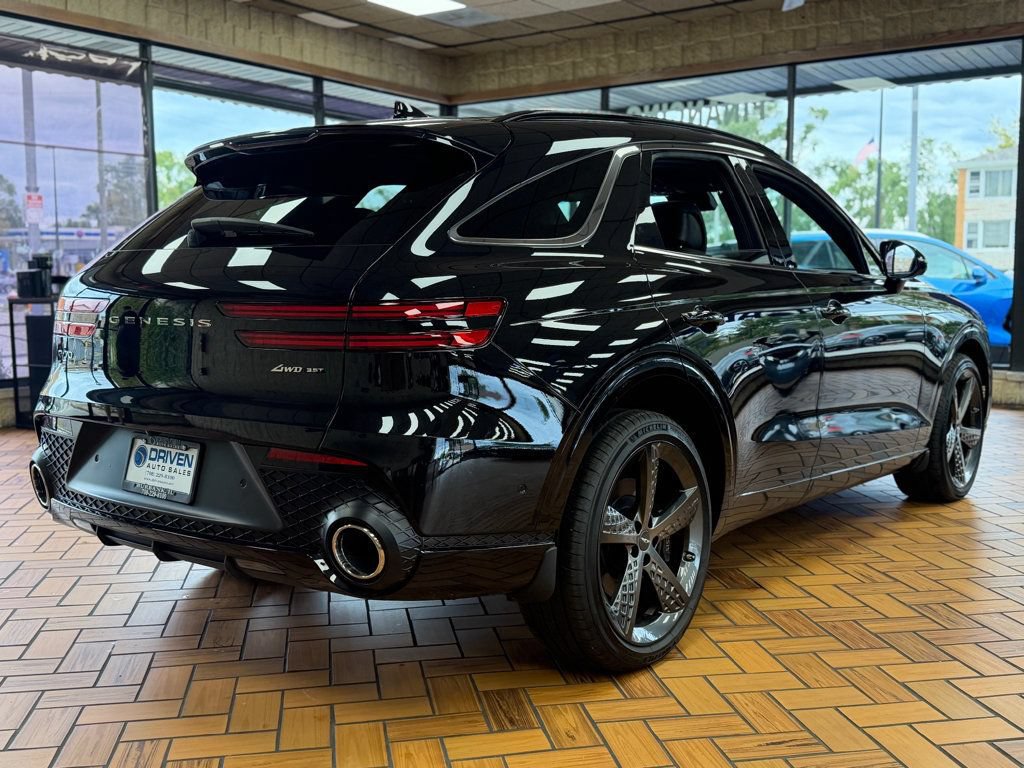Used 2025 Genesis GV70 3.5T Sport w/ Sport Advanced Package AWD/4WD image 9
