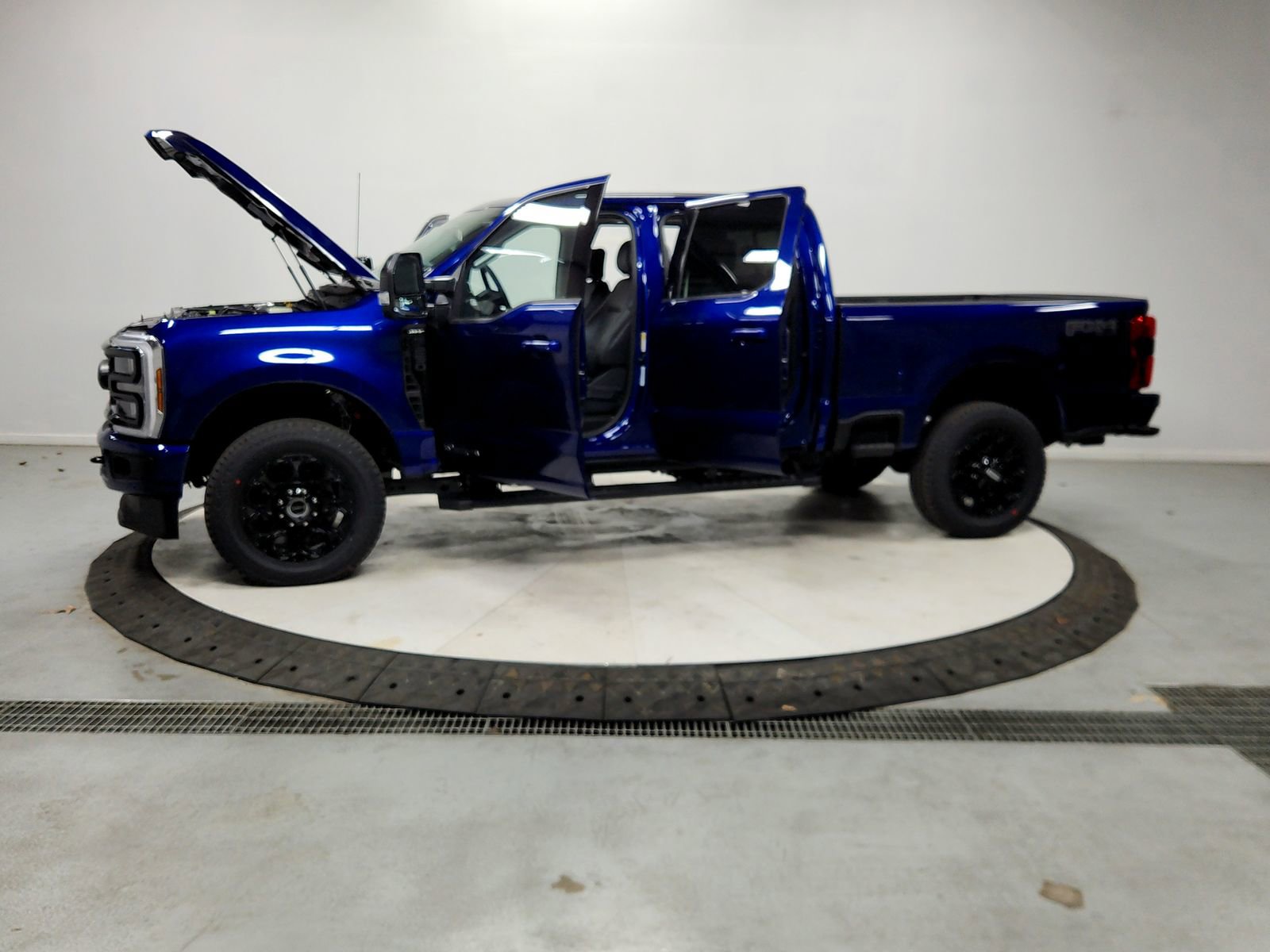 New 2026 Ford F250 Lariat w/ Black Appearance Package image 12