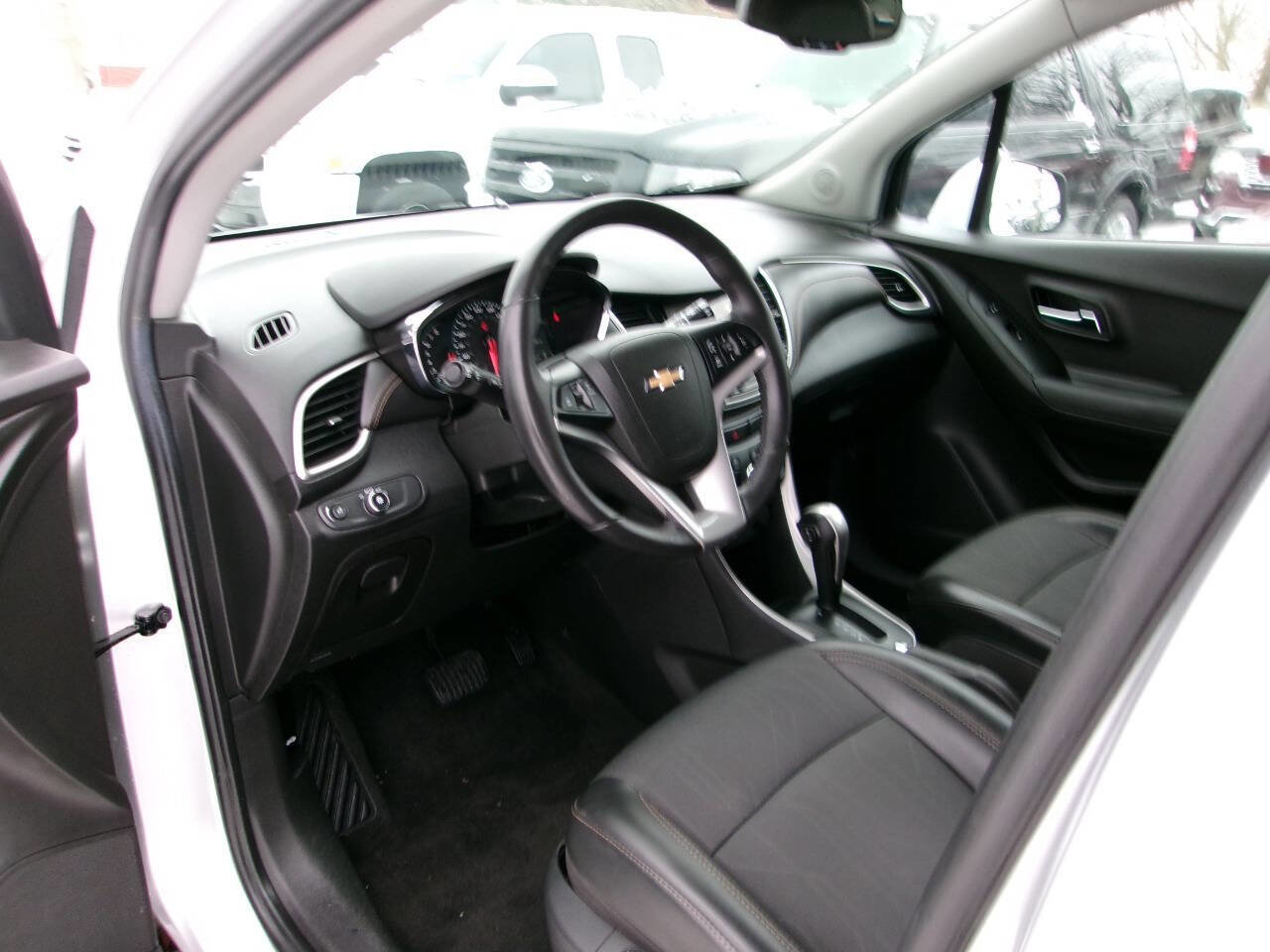 Used 2018 Chevrolet Trax LT w/ LT Convenience Package image 5