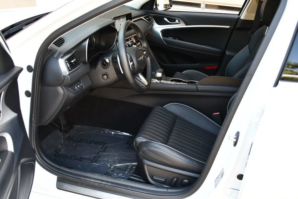 Used 2023 Genesis G70 3.3T RWD image 13