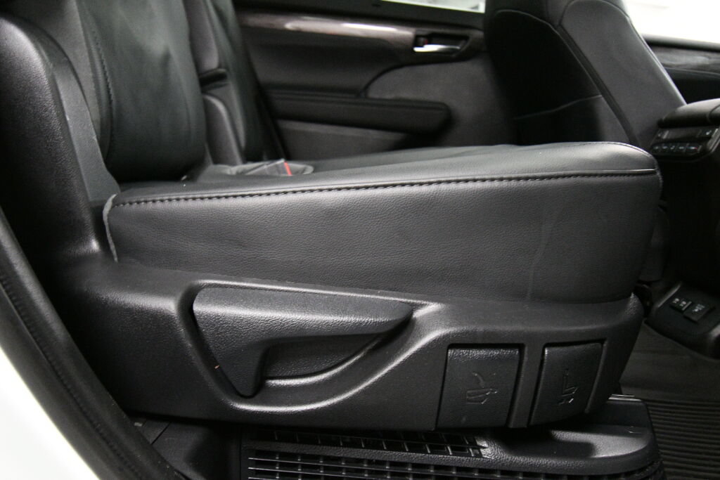 Used 2021 Toyota Highlander Platinum AWD/4WD image 30